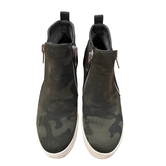Steve Madden Woman Wedge Sneaker Bootie Camouflage, size 7.5, Zippers - worn 2x - Picture 3 of 7